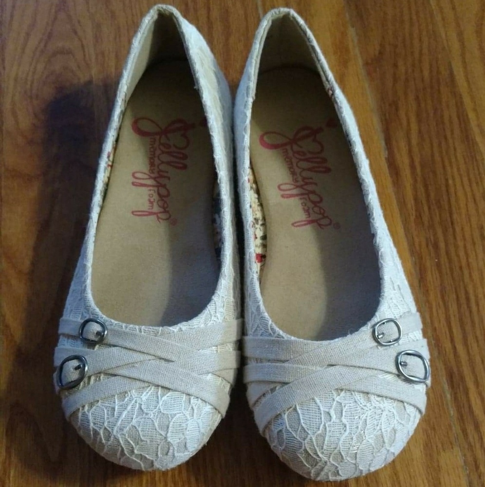 Lace flats